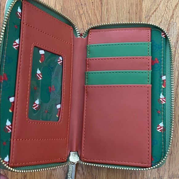 NWOT Loungefly/Disney Mickey Mouse & Minnie Mouse Hot Cocoa Fireplace Zip Wallet - Picture 3 of 6